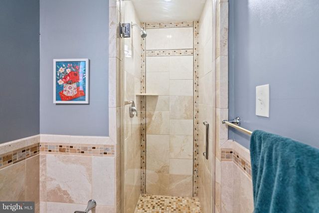 5191 LINNEAN TER NW, Washington, DC 20008