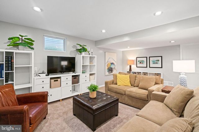 5191 LINNEAN TER NW, Washington, DC 20008