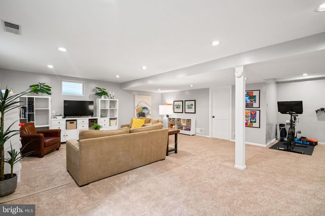 5191 LINNEAN TER NW, Washington, DC 20008