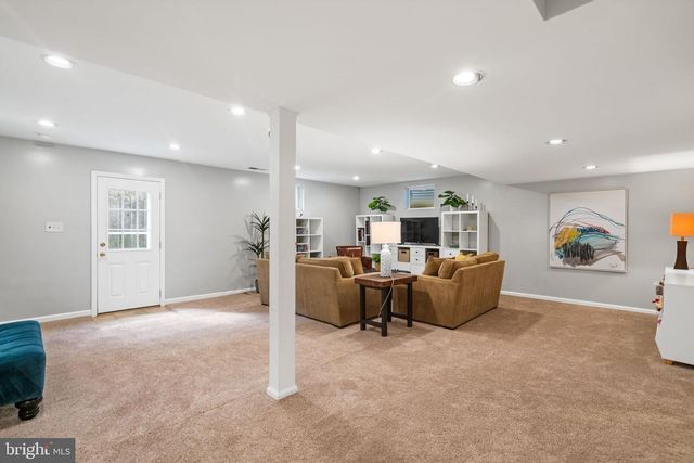 5191 LINNEAN TER NW, Washington, DC 20008