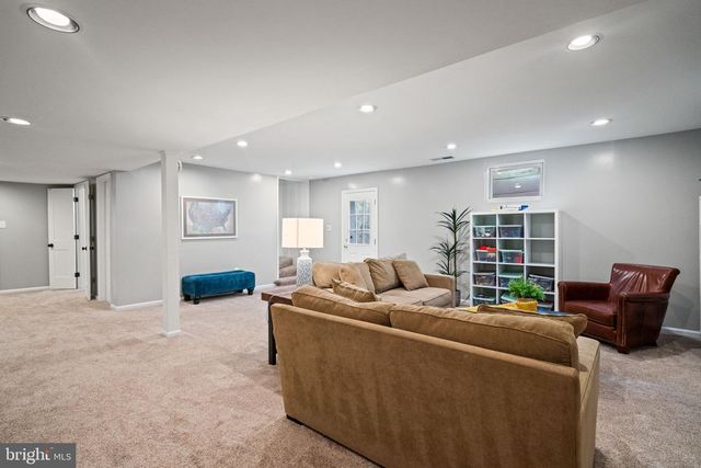 5191 LINNEAN TER NW, Washington, DC 20008
