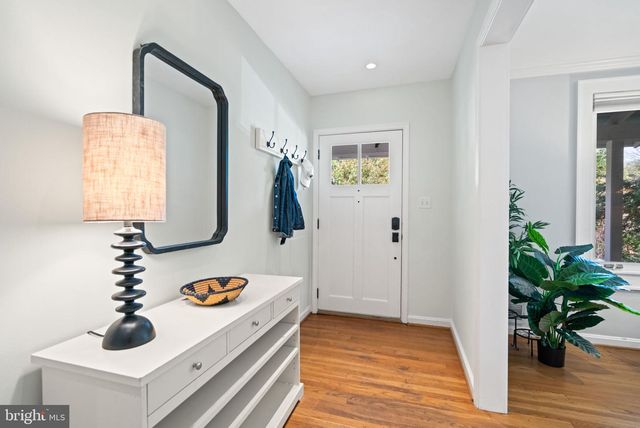 5191 LINNEAN TER NW, Washington, DC 20008