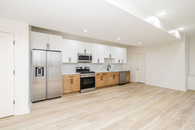 3345 W Douglas Boulevard, Chicago, IL 60623