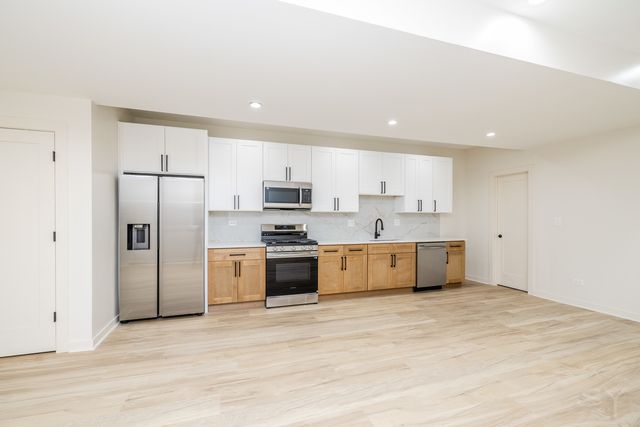 3345 W Douglas Boulevard, Chicago, IL 60623