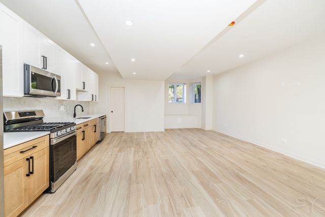 3345 W Douglas Boulevard, Chicago, IL 60623