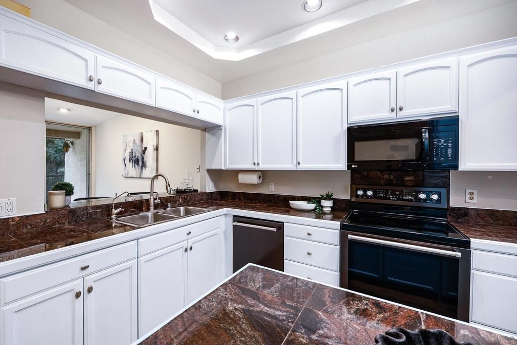 Image 16 of property listing at 2406 Altisma Way A, Carlsbad, CA 92009