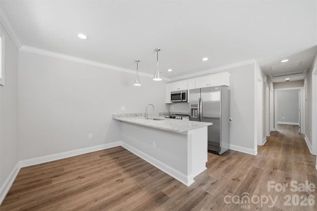 1294 18th Street NE, Hickory, NC 28601