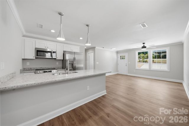 1294 18th Street NE, Hickory, NC 28601