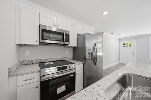 1294 18th Street NE, Hickory, NC 28601