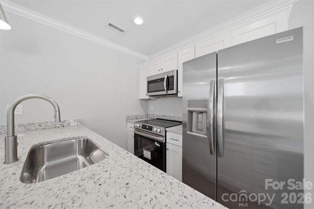 1294 18th Street NE, Hickory, NC 28601