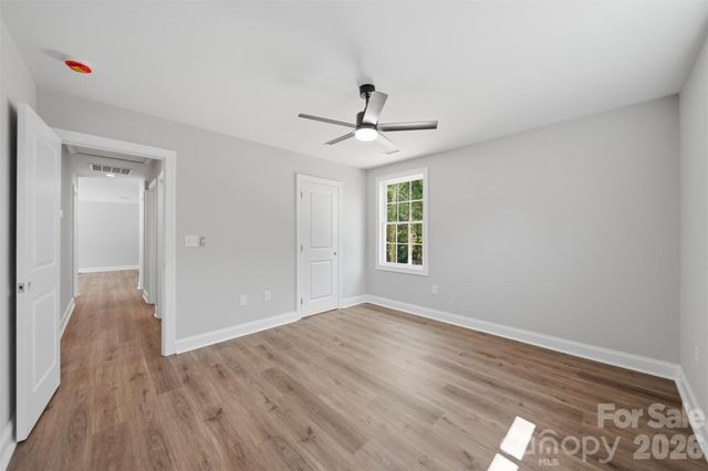 1294 18th Street NE, Hickory, NC 28601