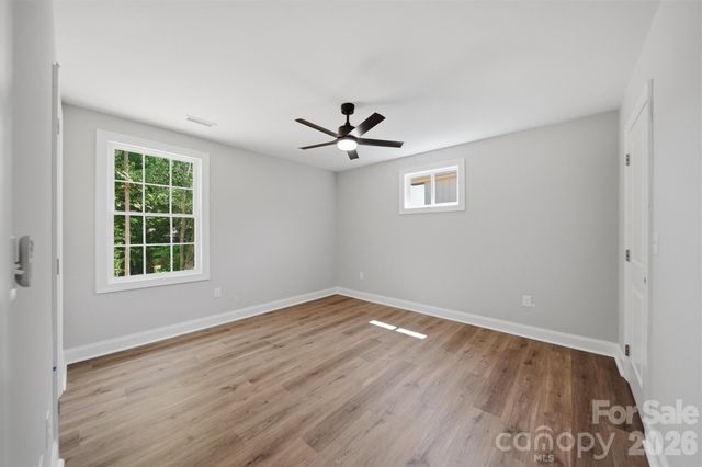 1294 18th Street NE, Hickory, NC 28601