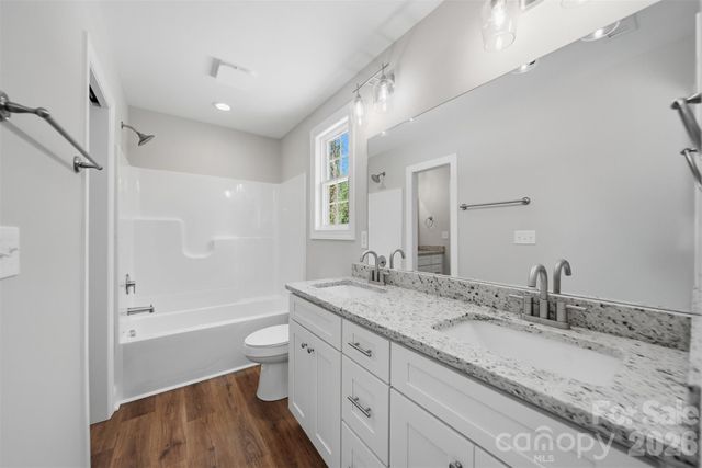 1294 18th Street NE, Hickory, NC 28601