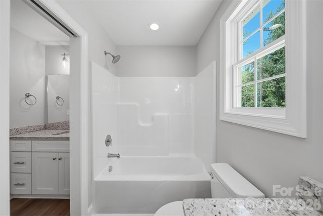 1294 18th Street NE, Hickory, NC 28601