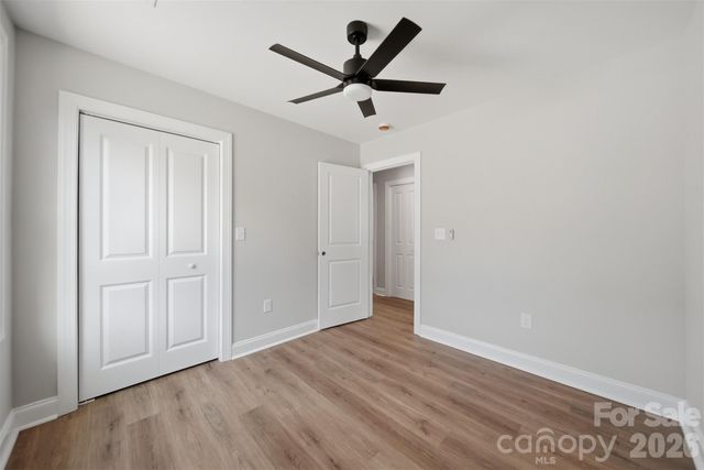 1294 18th Street NE, Hickory, NC 28601