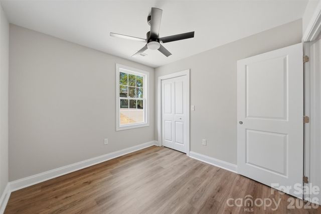 1294 18th Street NE, Hickory, NC 28601