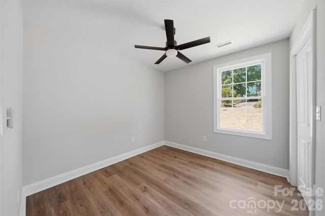 1294 18th Street NE, Hickory, NC 28601
