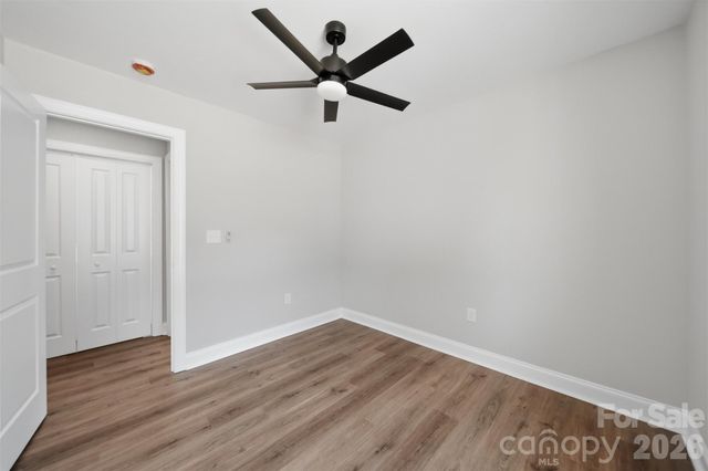1294 18th Street NE, Hickory, NC 28601