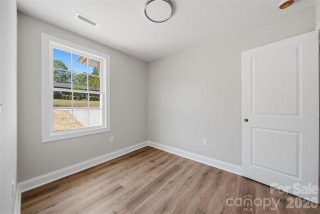 1294 18th Street NE, Hickory, NC 28601