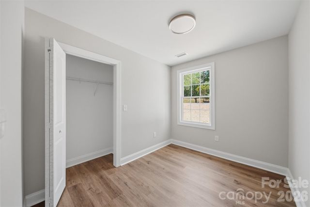 1294 18th Street NE, Hickory, NC 28601