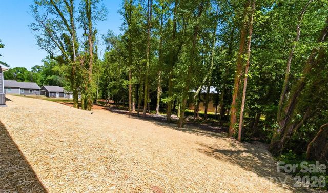1294 18th Street NE, Hickory, NC 28601