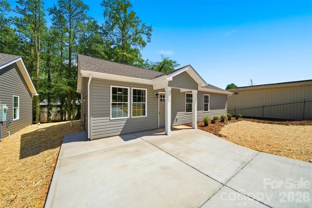 1294 18th Street NE, Hickory, NC 28601