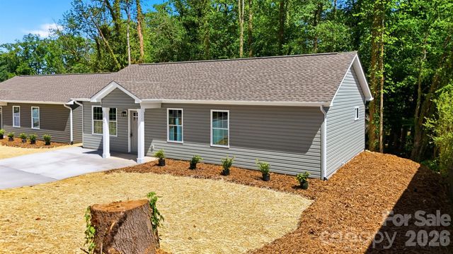 1294 18th Street NE, Hickory, NC 28601
