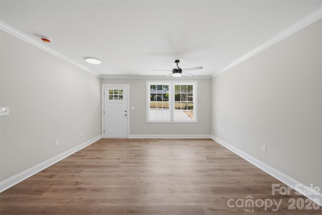 1294 18th Street NE, Hickory, NC 28601