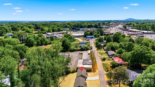 1294 18th Street NE, Hickory, NC 28601