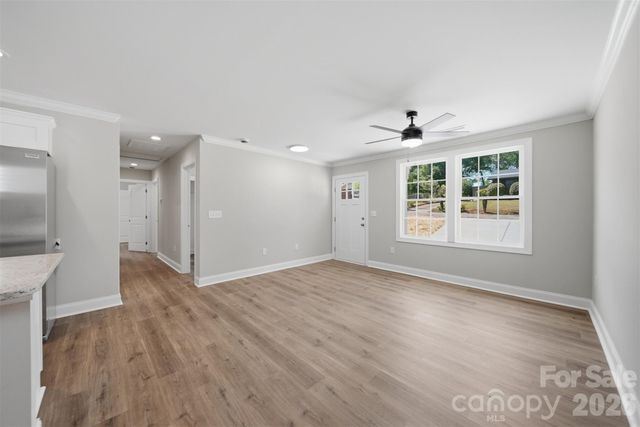 1294 18th Street NE, Hickory, NC 28601