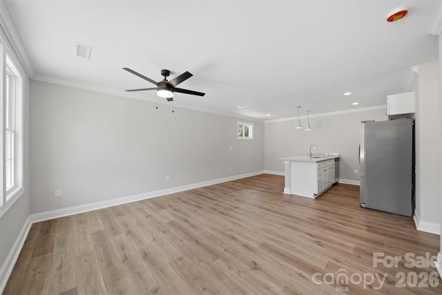 1294 18th Street NE, Hickory, NC 28601