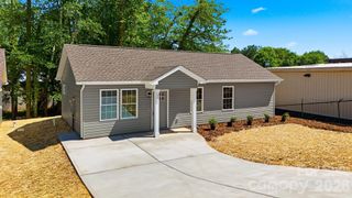 1294 18th Street NE, Hickory, NC 28601
