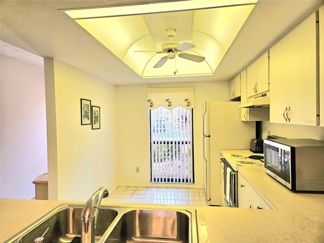 2989 TAYWOOD MEADOW 19, Sarasota, FL 34235