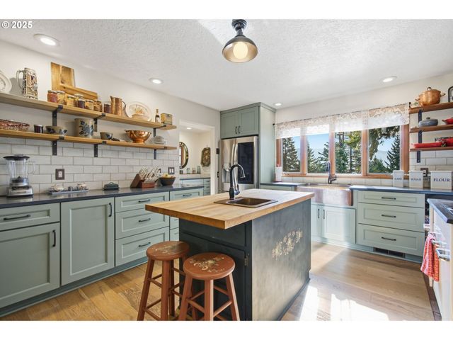 3031 LOOP Rd, Stevenson, WA 98648