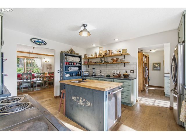 3031 LOOP Rd, Stevenson, WA 98648