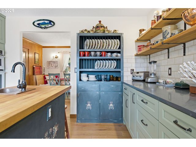 3031 LOOP Rd, Stevenson, WA 98648