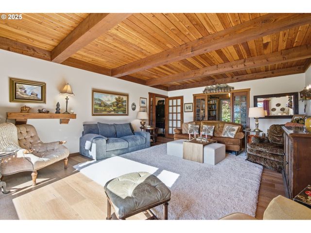 3031 LOOP Rd, Stevenson, WA 98648