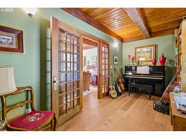 3031 LOOP Rd, Stevenson, WA 98648