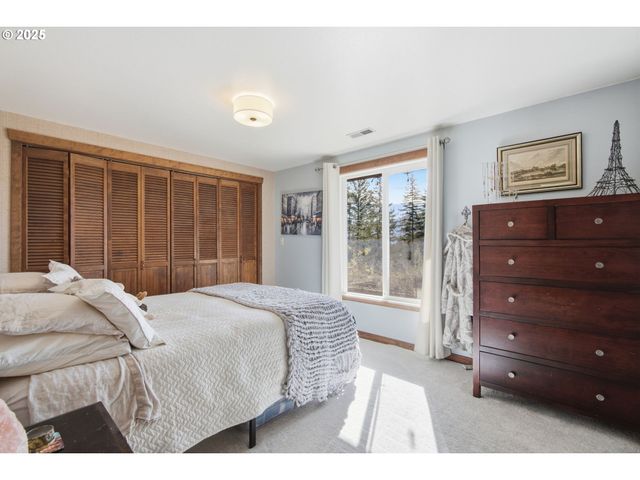 3031 LOOP Rd, Stevenson, WA 98648