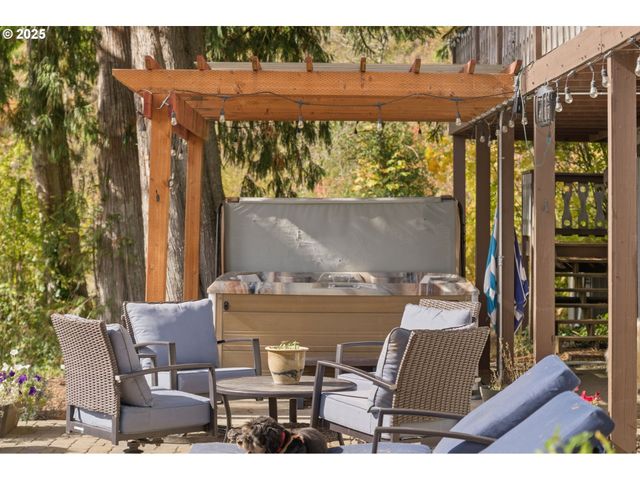 3031 LOOP Rd, Stevenson, WA 98648