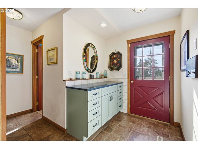 3031 LOOP Rd, Stevenson, WA 98648