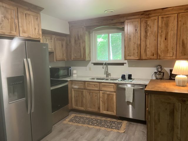 1051 Green Valley Dr, Ashland City, TN 37015