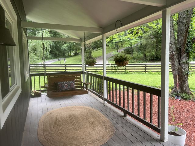 1051 Green Valley Dr, Ashland City, TN 37015