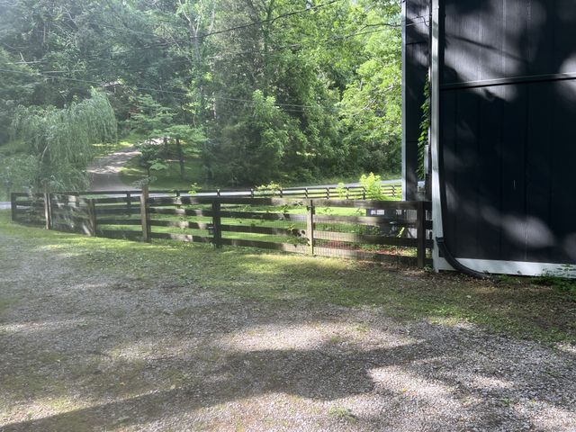 1051 Green Valley Dr, Ashland City, TN 37015