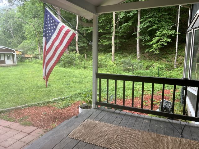 1051 Green Valley Dr, Ashland City, TN 37015