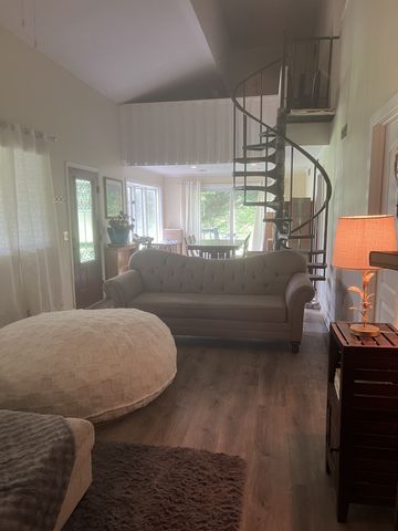 1051 Green Valley Dr, Ashland City, TN 37015