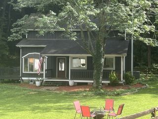 1051 Green Valley Dr, Ashland City, TN 37015