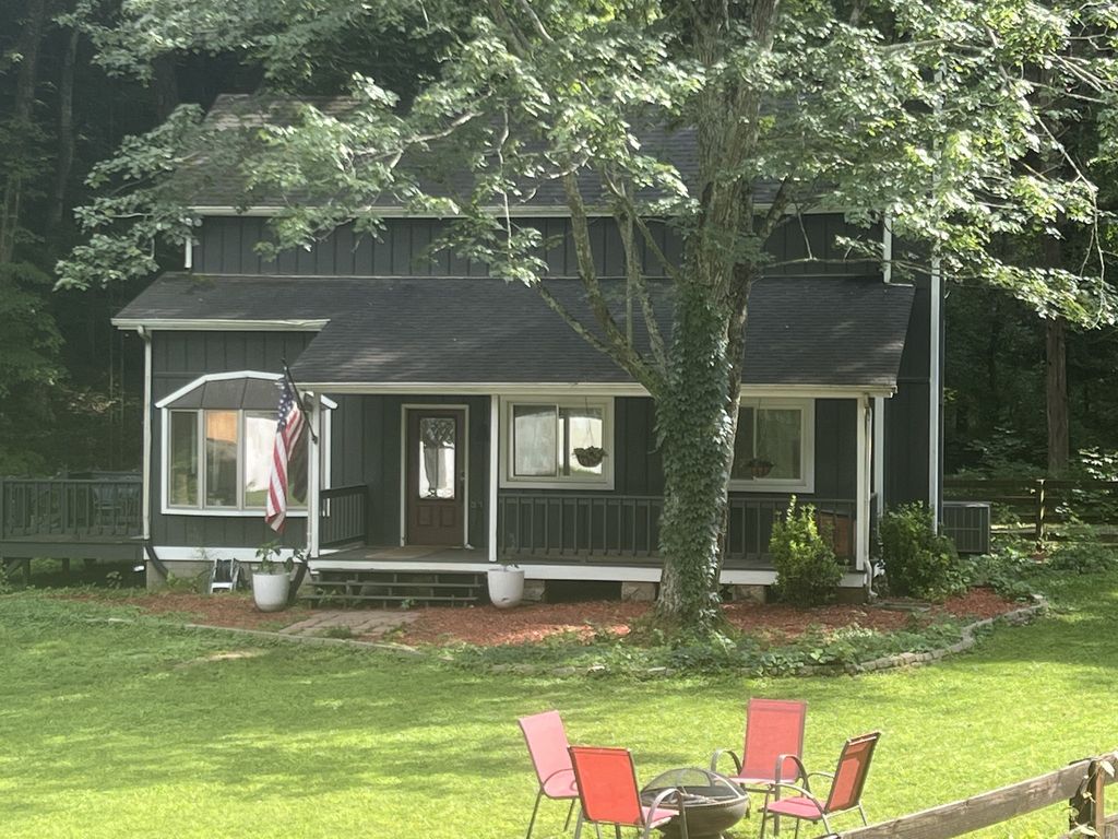 1051 Green Valley Dr, Ashland City, TN 37015