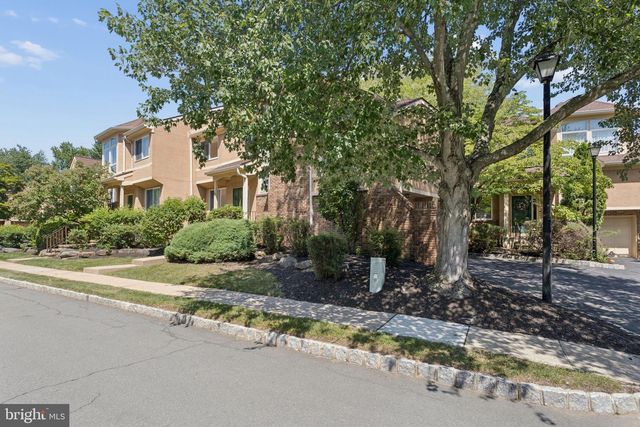 41 KINGSLAND CIR, Monmouth Junction, NJ 08852