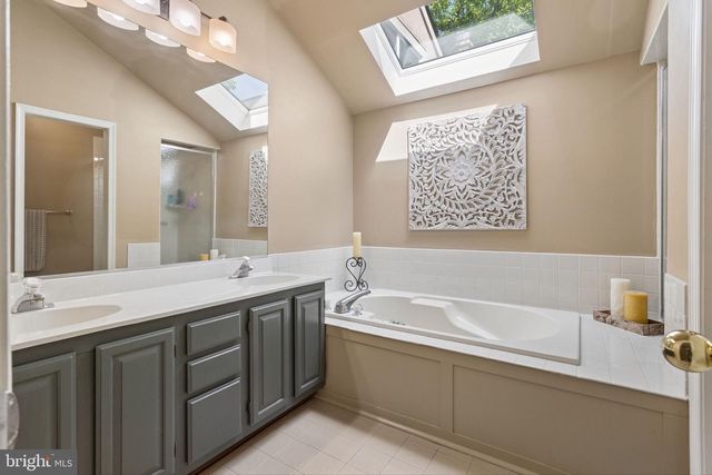 41 KINGSLAND CIR, Monmouth Junction, NJ 08852